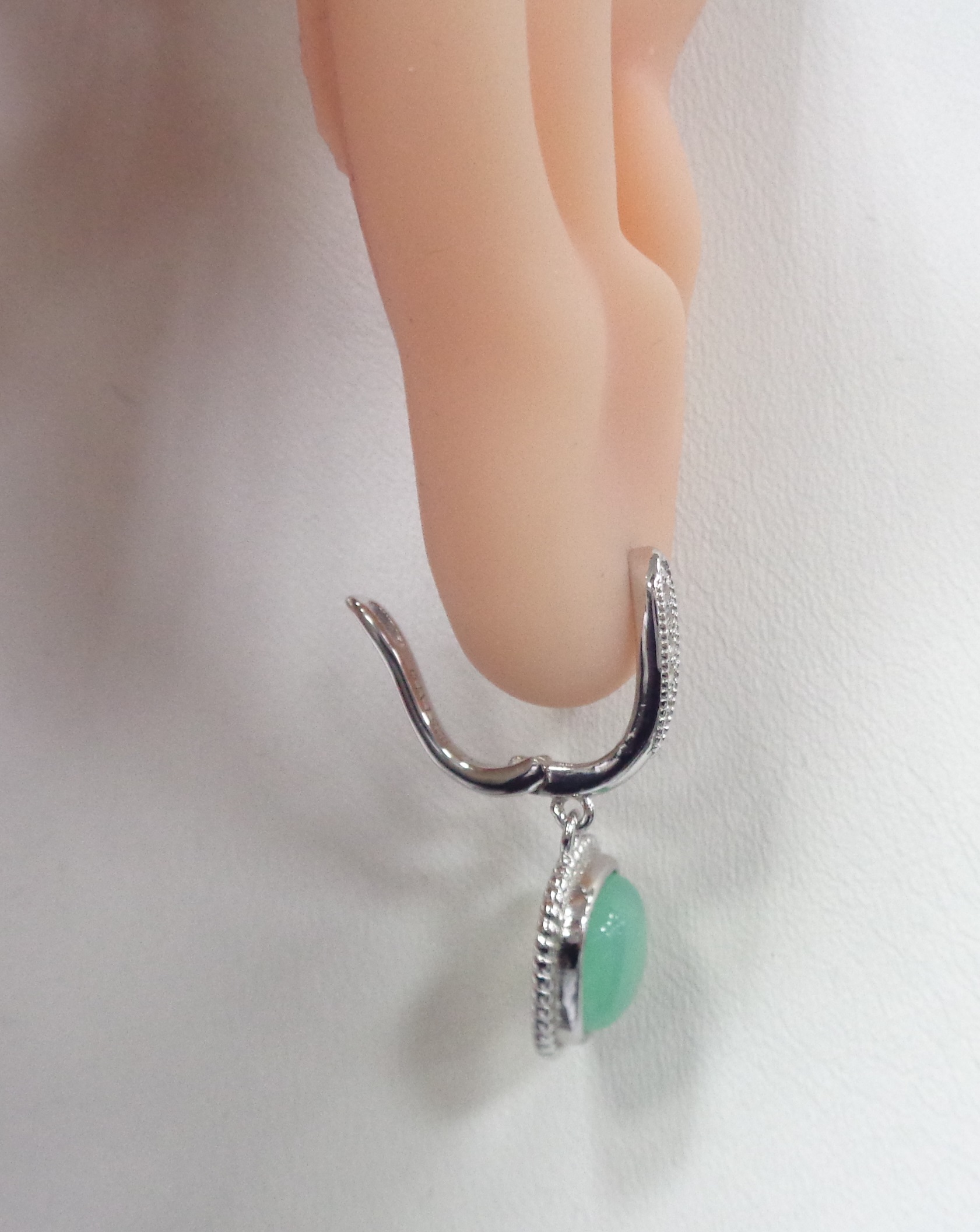 Серебряные серьги с зелеными халцедонами